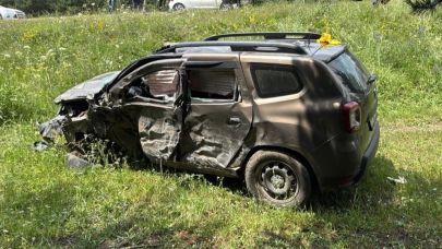 Hanak’ta Tır ile Otomobil Çarpıştı: 5 Yaralı