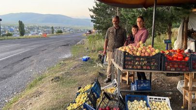 Gökçe ailesi karayolunu geçim kaynağı yaptı