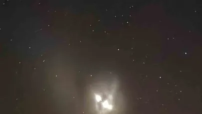 Elazığ’da gece saatlerinde gökyüzünde görülen ışık hüzmesi heyecanlandırdı