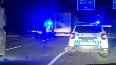 Ardahan’da iki otomobil çarpıştı: 4 yaralı