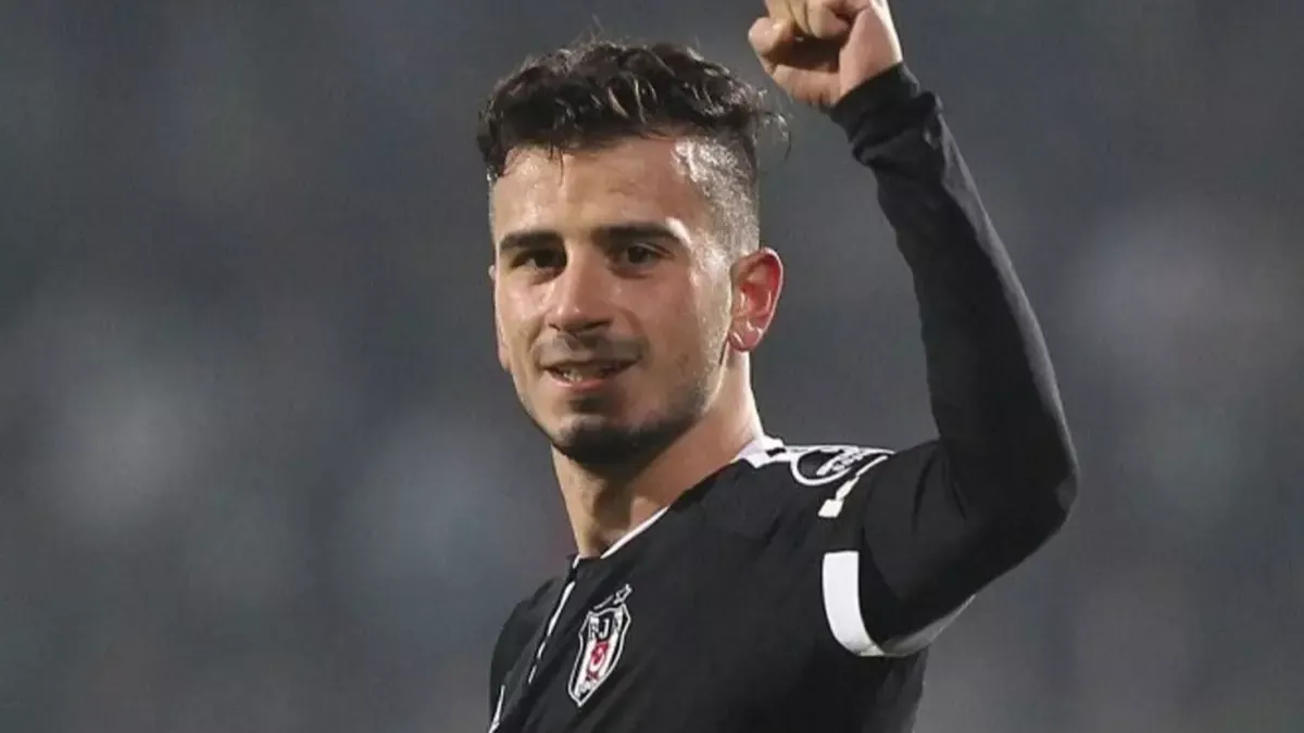 Maç biter bitmez telefona sarılarak tepki gösterdi