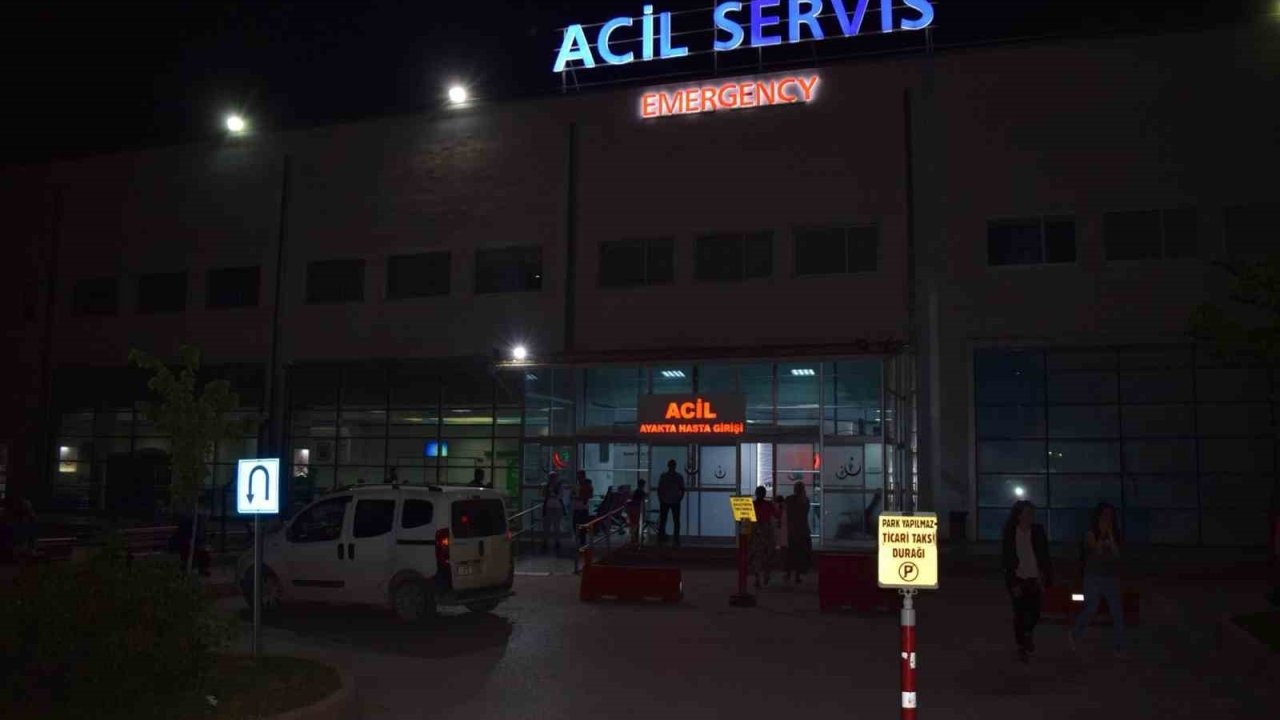 Malatya’da bir kişi ayırmaya çalıştığı kavgada bıçakla ağır yaralandı