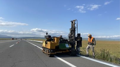 Göle yolu çelik bariyerlerle kaplandı