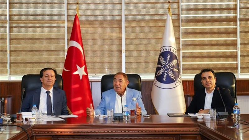 ARÜ Vakfı Onursal Başkan Esfender Korkmaz başkanlığında toplandı