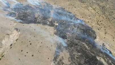 Malatya’da dağlık alanda çıkan yangın havadan görüntülendi