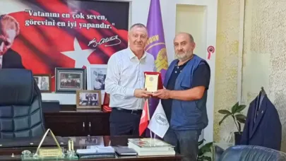 Başkan Alihanoğlu, emekli olan personelin kıdem tazminatını cebinden ödedi