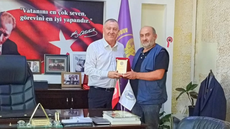 Başkan Alihanoğlu, emekli olan personelin kıdem tazminatını cebinden ödedi