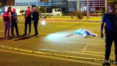 Gece yarısı feci kaza! biri çarptı diğeri ezdi