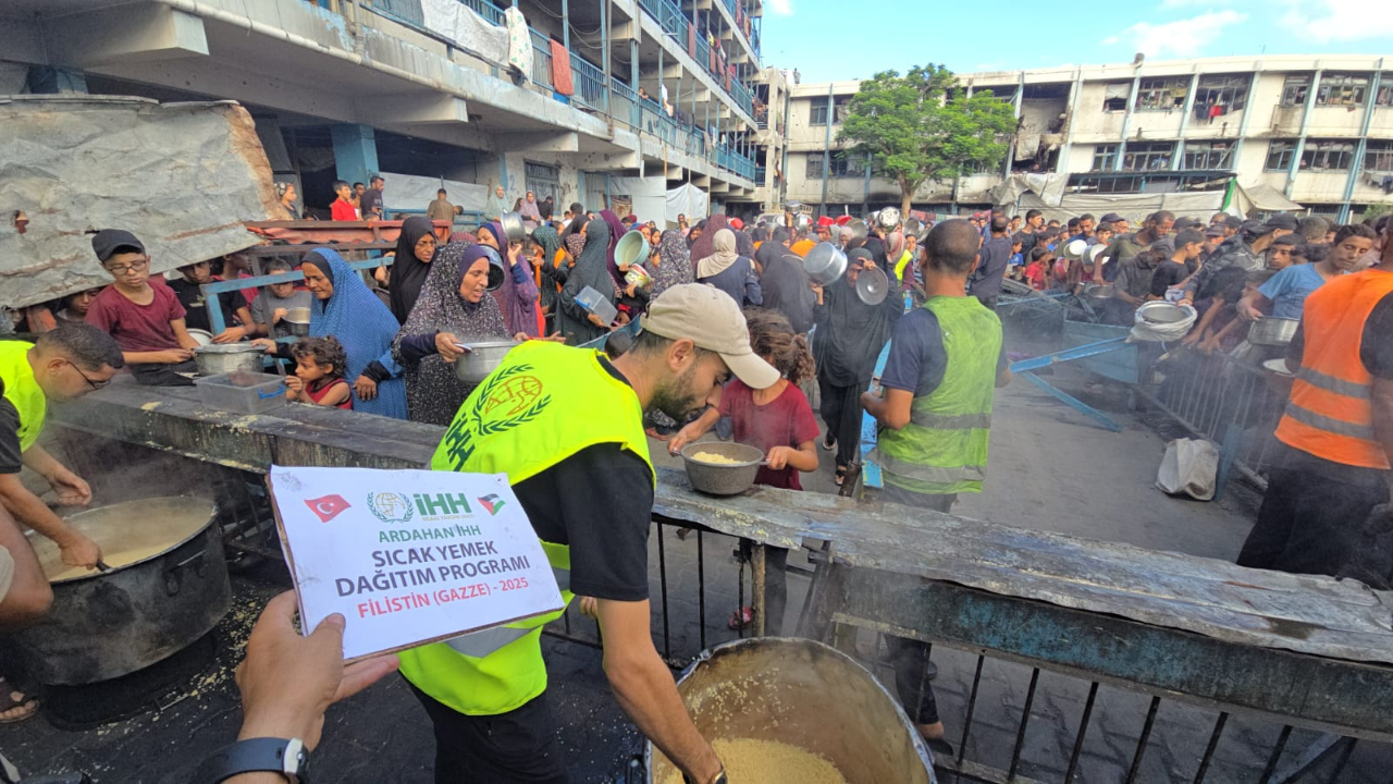 Ardahan İHH’dan Gazze’ye sıcak yemek desteği