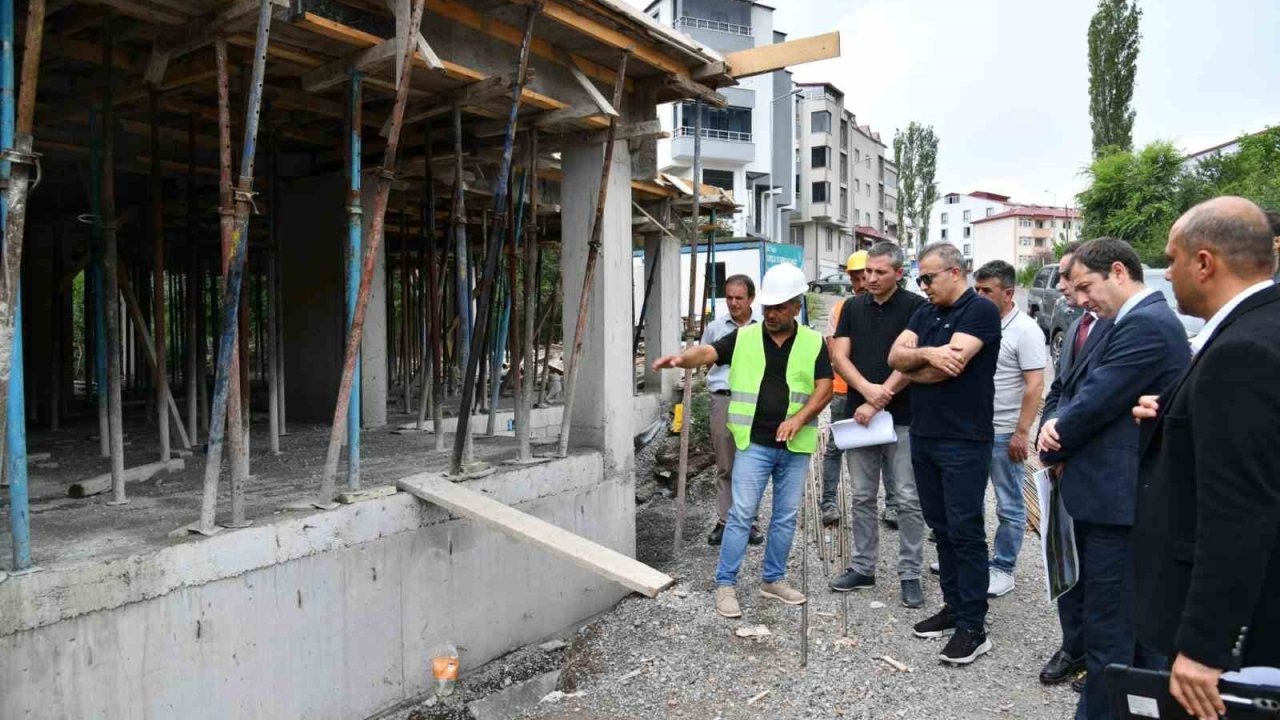 Vali Çiçek, spor inşaatlarını denetledi