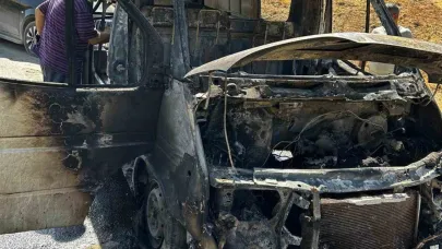 Elazığ’da minibüs küle döndü