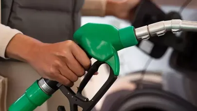Akaryakıt indirimi pompaya yansıdı! İşte güncel tabela fiyatları