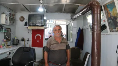Sivas’ın en yaşlı berberi, 35 yıldır kerpiç dükkanda berberlik yapıyor