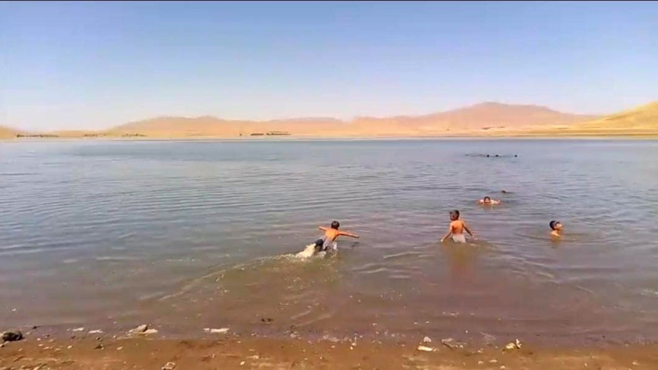 Patnos Barajı serinlemek isteyenlerin adresi oldu