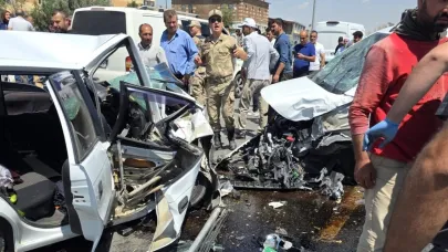 Ahlat’ta 3 aracın karıştığı kazada 8 kişi yaralandı