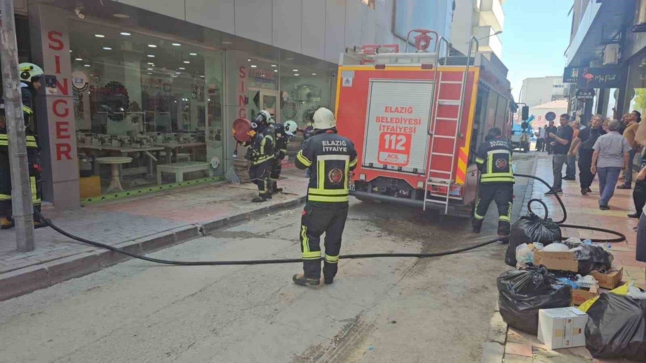 Elazığ’da apartman dairesinde korkutan yangın