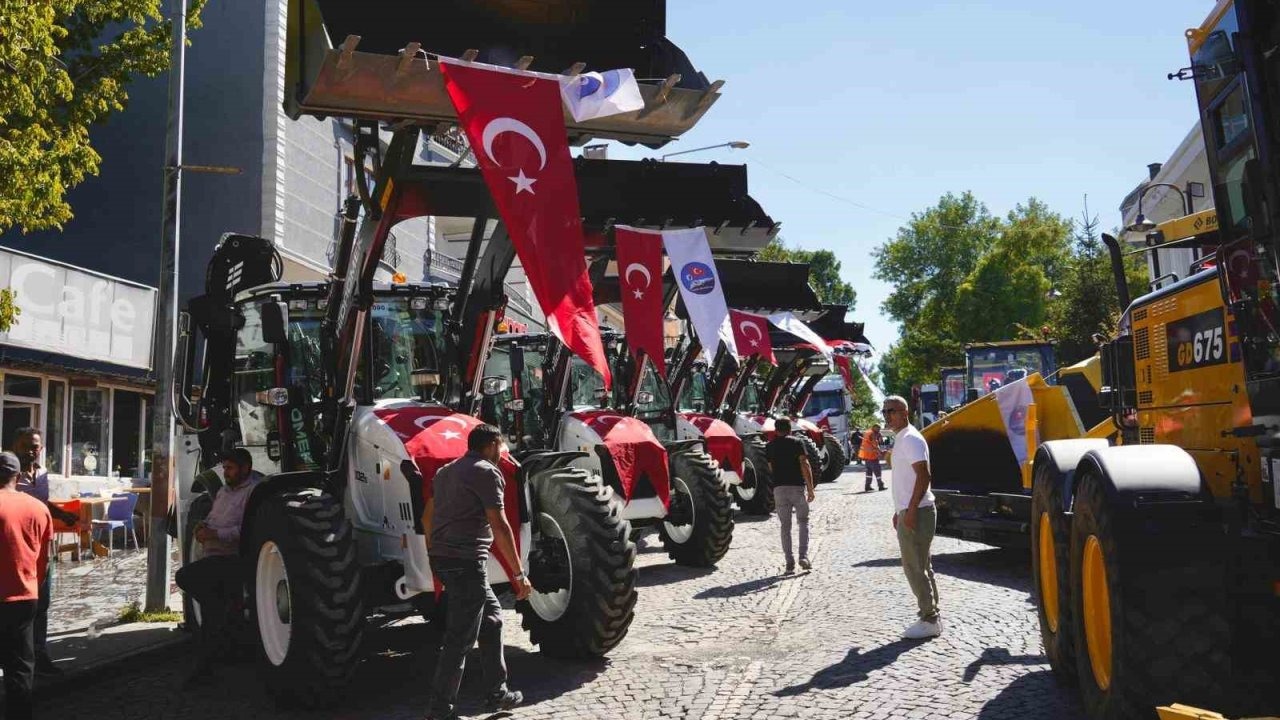 Kars Belediyesi’nde hizmet coşkusu: 15 yeni iş makinesi törenle hizmete girdi