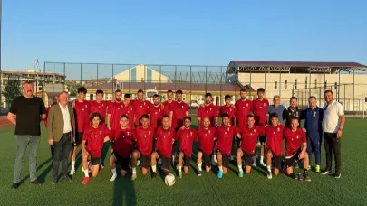 Bordo-Mavili ekip kadroyu kurdu