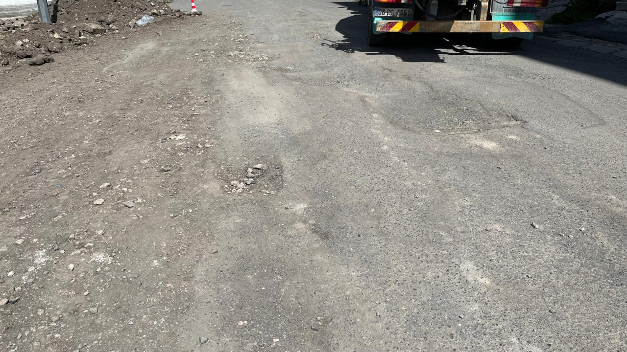 Yollar köstebek yuvasına döndü