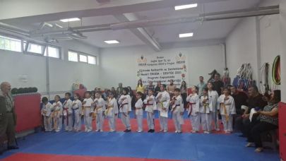 Posoflu minik tekvandocular kuşak sevinci yaşadı