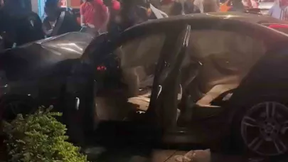 Otomobil park halindeki cipe çarpt