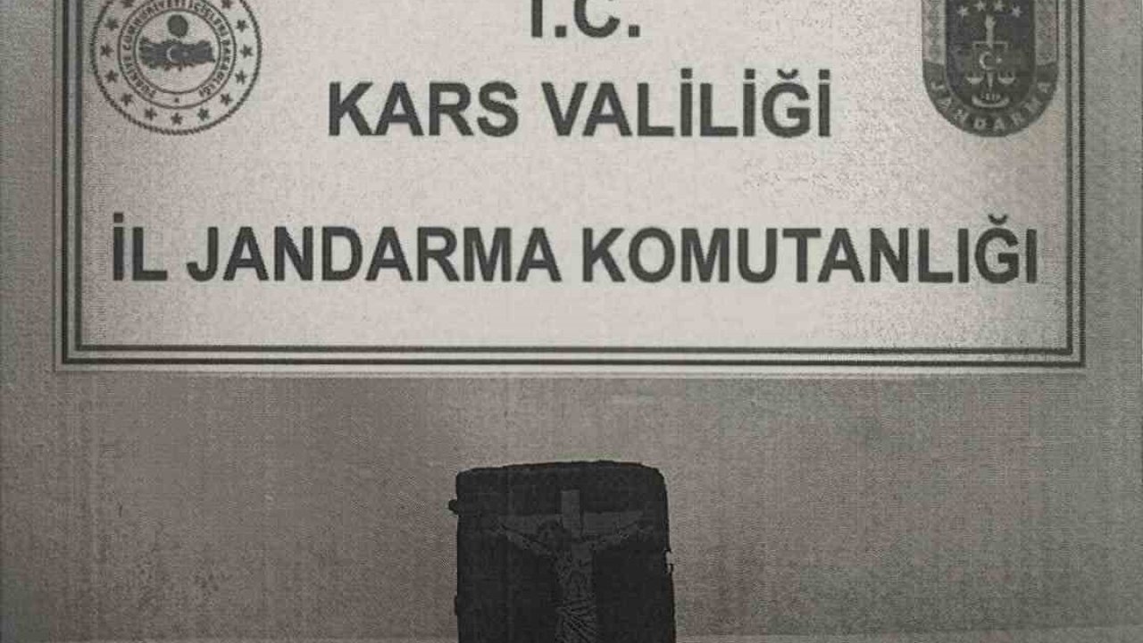 Kars’ta tarihi eseri jandarmaya satmaya çalışan kişi suçüstü yakalandı