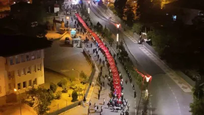 Ahlat’ta Malazgirt Zaferi’nin 954. yıl dönümünde dev Türk bayraklı fener alayı