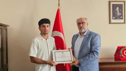 Ardahan’da genç hafızlara anlamlı ödül