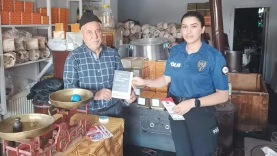 Polis anlatıyor, vatandaş dinliyor
