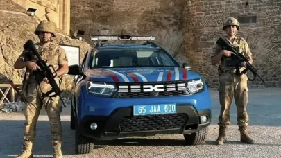 Jandarma tarihi Hoşap Kalesi’nde devriyede