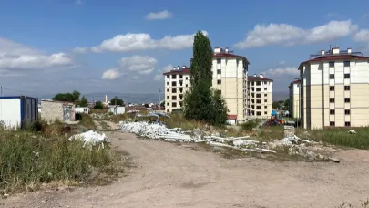 TOKİ’nin yüklenici firması Yenimahalle’de inşaat atıklarını temizlemeden çekip gitti