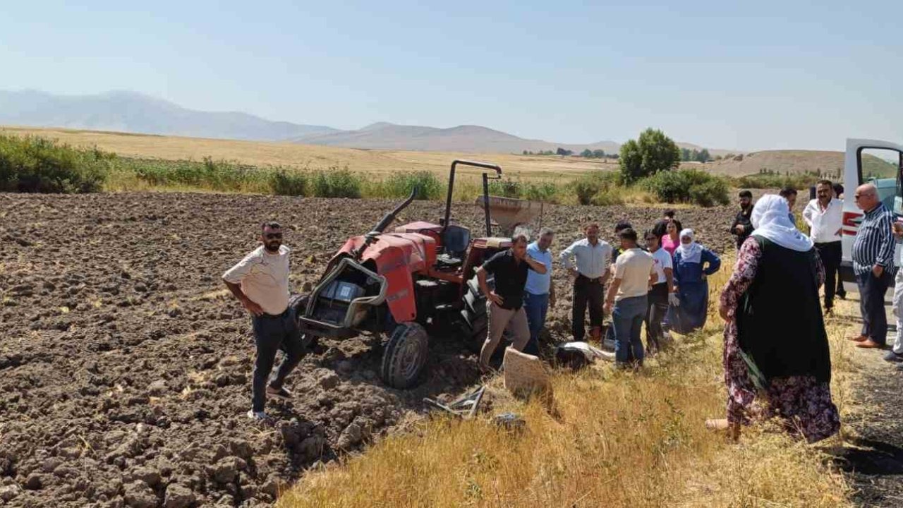 Devrilen traktörün altında kalan genç hayatını kaybetti