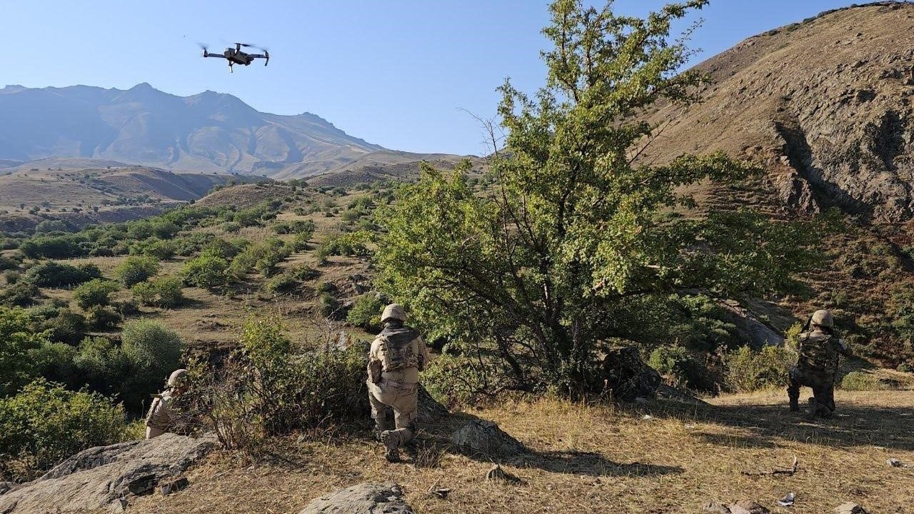 Kaybolan koyunları jandarma dronla buldu