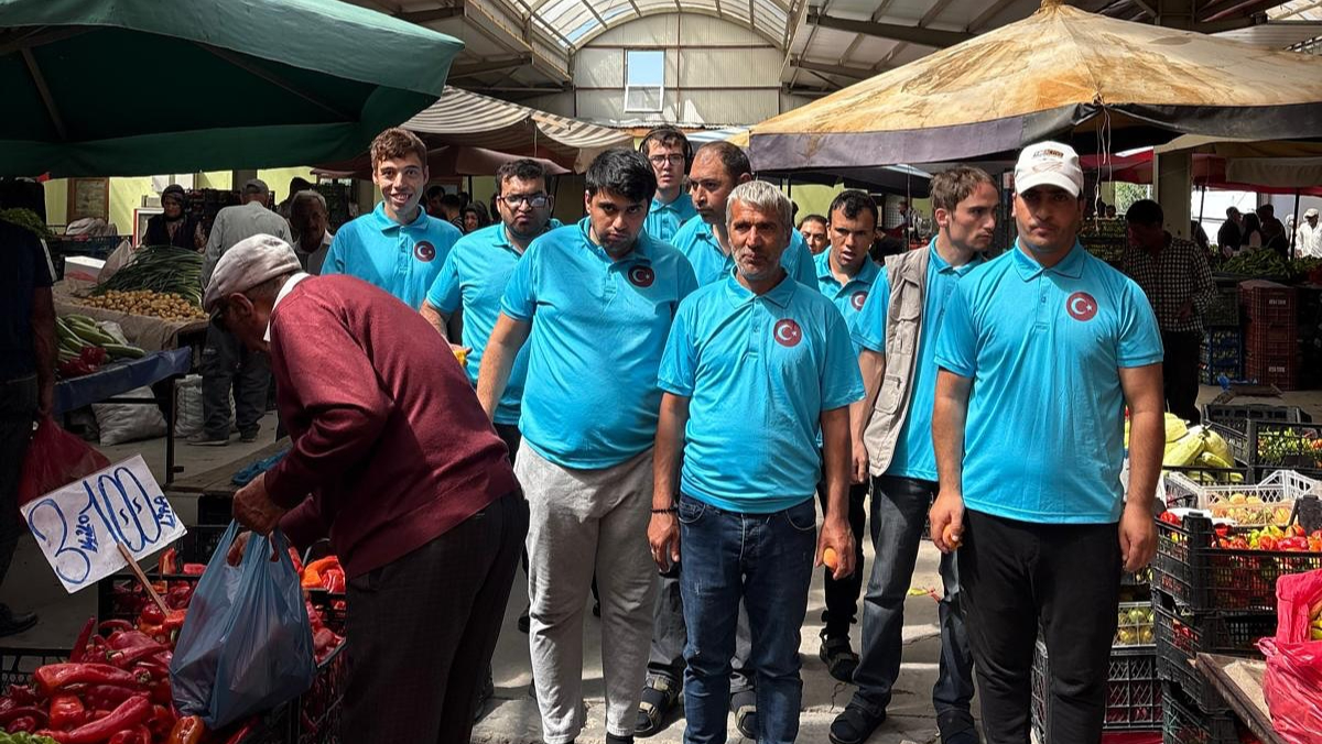 Ardahan Engelsiz yaşam merkezi özel bireylerle semt pazarında