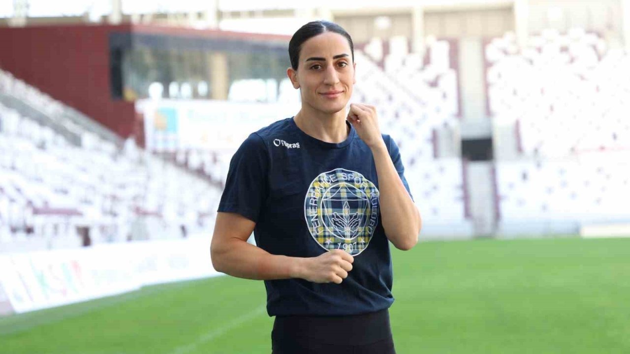 Milli boksör Gizem Özer, Dünya Boks Şampiyonası için hazırlıklarını sürdürüyor
