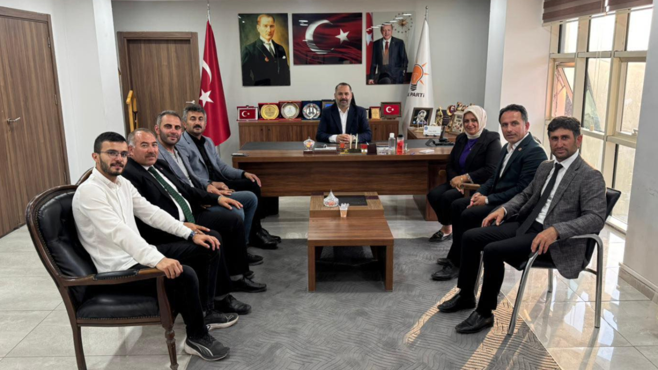 AK Parti’den geniş katılımlı istişare toplantısı