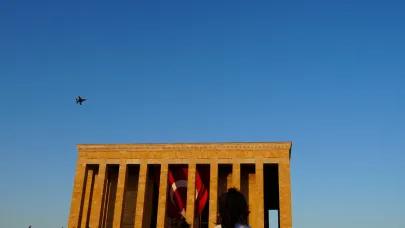 SOLOTÜRK’ten Anıtkabir’de gösteri uçuşu