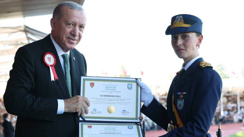 Hava Harp Okulu devre birincisi bu yıl da kadın teğmen oldu