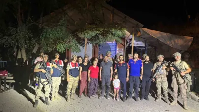 Ayılar nedeniyle mahsur kalan 6 kişilik aile kurtarıldı