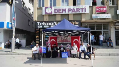 Muş’ta ailelerin evlat nöbeti sürüyor