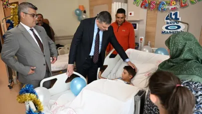 Vali Çiftçi sünnet olan çocuklara hastanede ziyaret etti