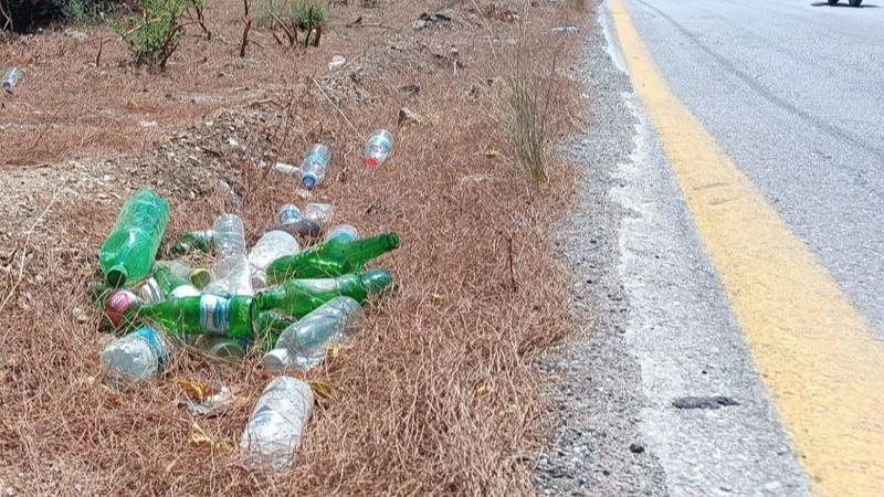 Ardahan’da doğaya atılan çöpler tehlike saçıyor