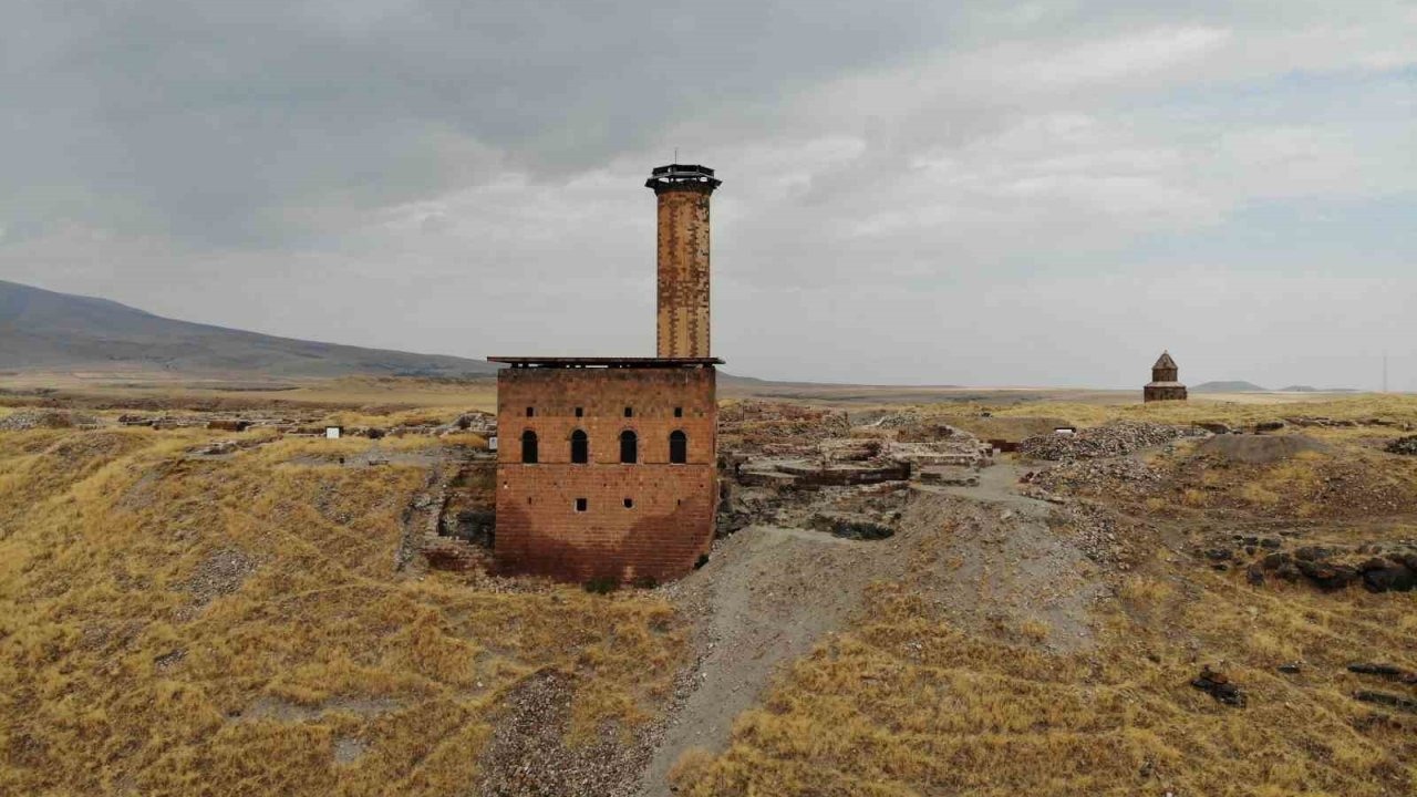 Anadolu’nun ilk Türk camisi Kars’ta: Ebul Menuçehr Camii