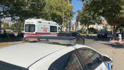 Elazığ’da yayaya çarpan motosiklet devrildi