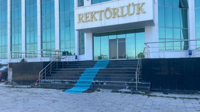 Rektörlük Hizmet Binası S.O.S veriyor!