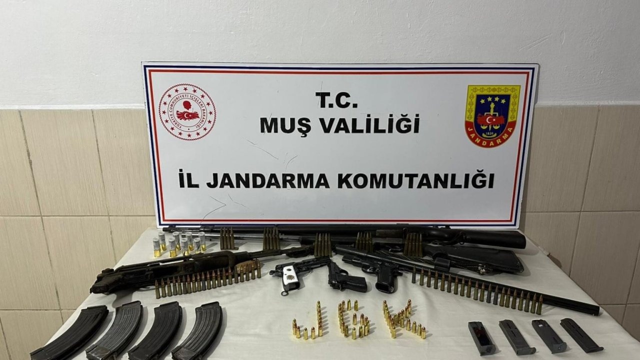 Bulanık’ta çok sayıda silah ve mühimmat ele geçirildi