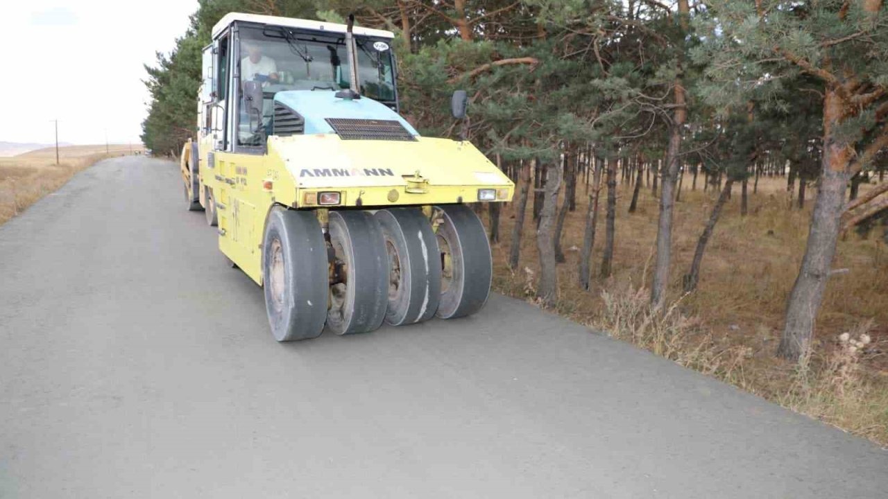 Kars’ta köy yolları beton asfalt oluyor