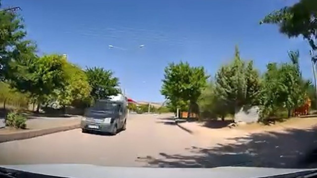 Elazığ’da ters yönden giden araç, trafiği tehlikeye attı