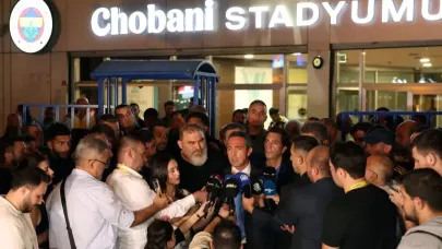 Ali Koç maç sonu çıldırdı! Futbolcuları yanına alıp "Buraya gelemez, binlerce kişi sahaya iner" dedi