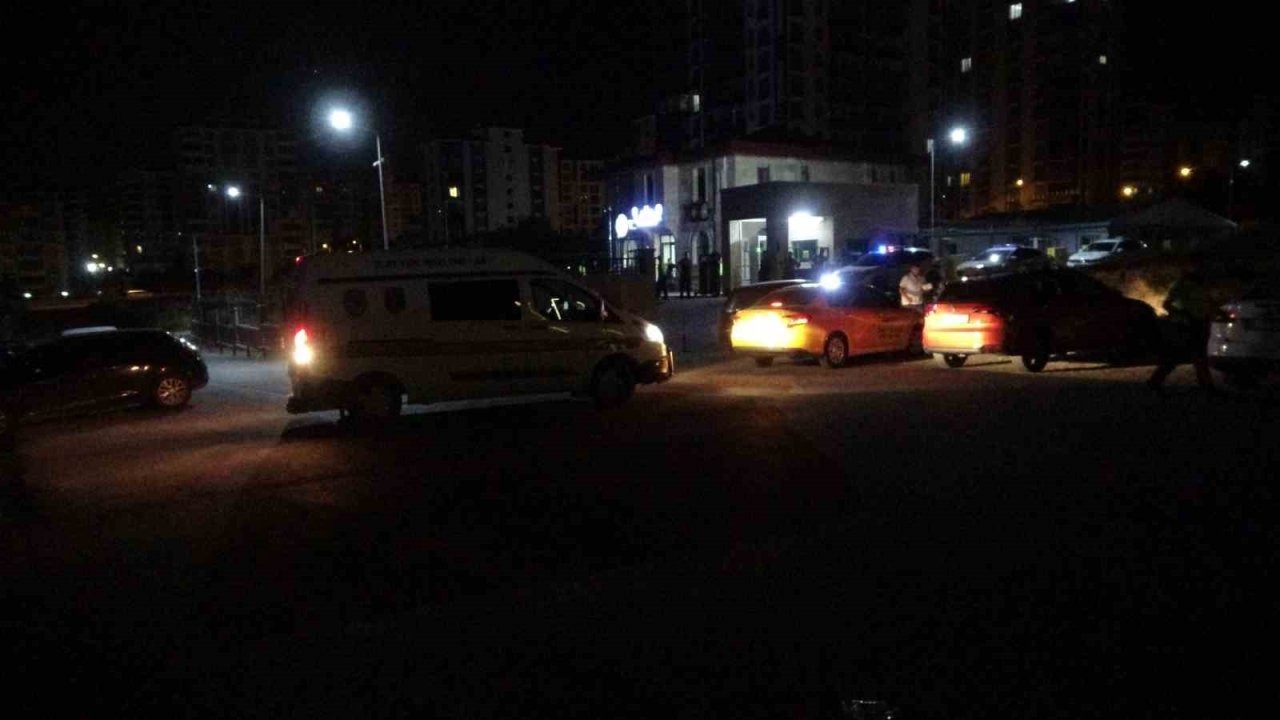 12 kişinin karıştığı trafik tartışması kanlı bitti: 3 yaralı, 5 gözaltı